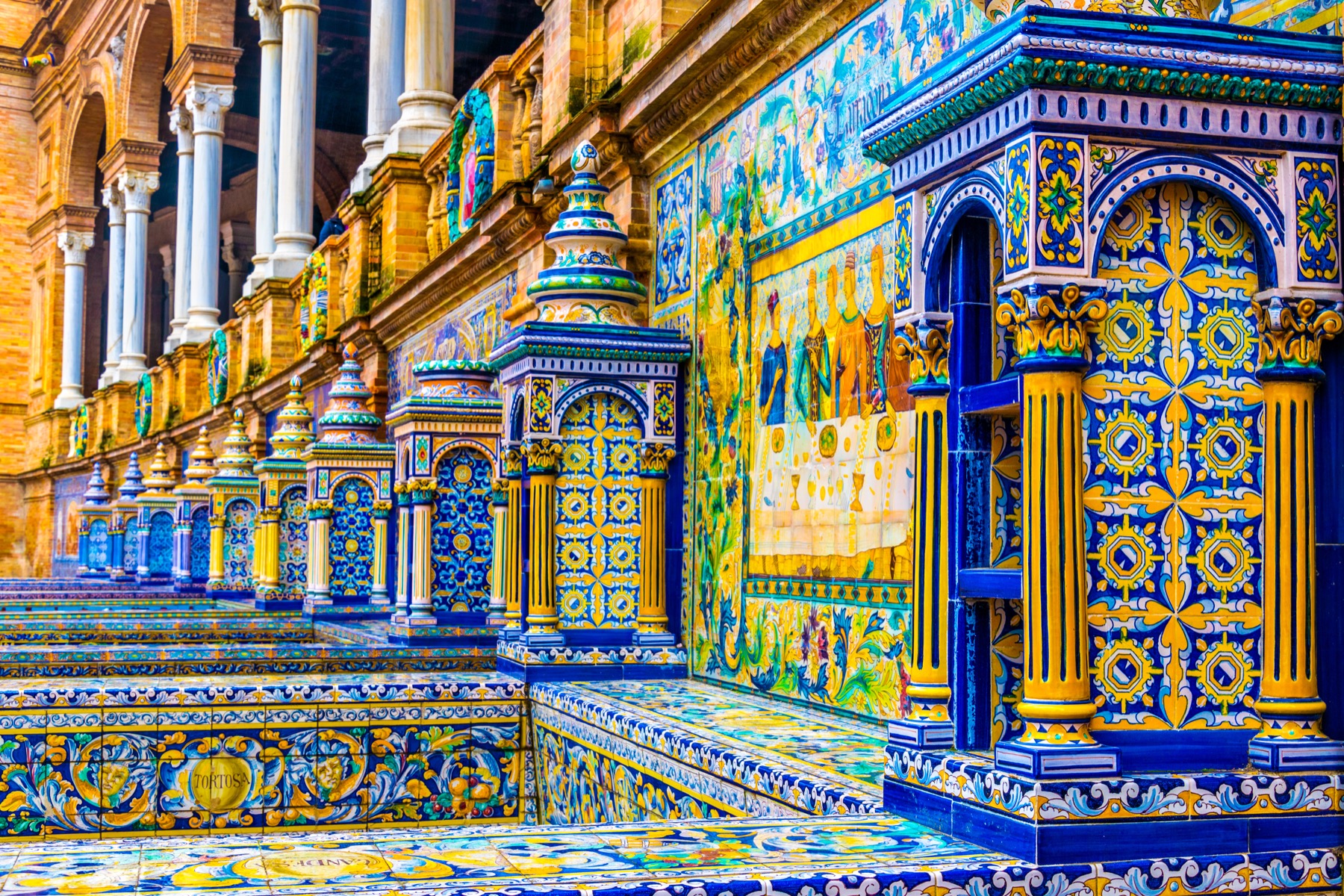 Ceramic tiles at Plaza de España